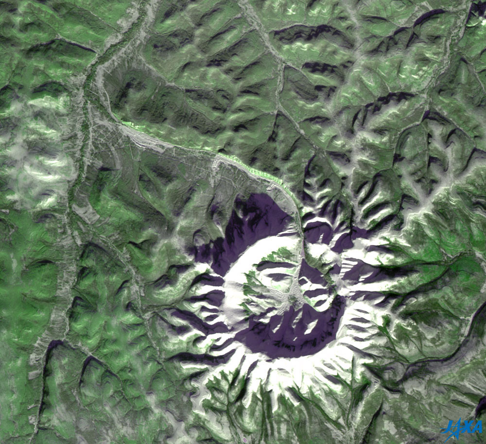 Trong suốt thời gian dài, núi Kondyor Massif trải qua quá trình xói mòn trên mặt đất. "Núi kho báu" có địa hình cứng hơn so với nền đất xung quanh.