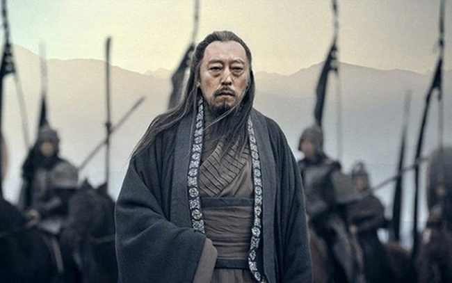 Khi ấy, Tư Mã Ý bất ngờ quay sang hỏi sứ giả về chuyện ăn, ngủ của Gia Cát Lượng. Sự việc này được ghi chép lại trong cuốn Tân Thư – Tuyên Đế Ký và Bùi Tùng Chi chú giải Tam Quốc Chí.