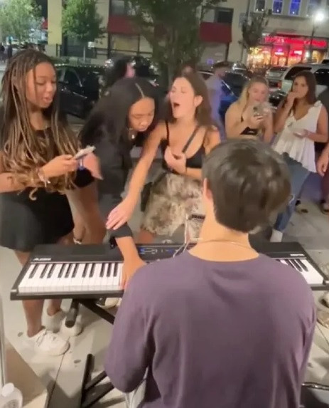 Co gai cuop tien cua nghe sy duong pho khien cong dong TikTok phan no