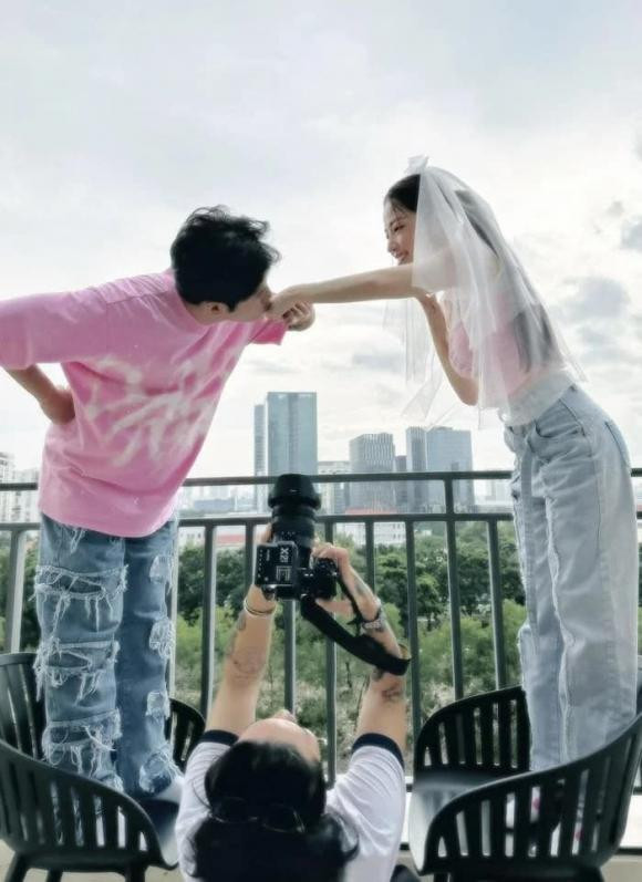 Gin Tuấn Kiệt xả kho ảnh cầu hôn Puka, xem hậu trường bật cười - Hình 3 Gin Tuan Kiet xa kho anh cau hon Puka, xem hau truong bat cuoi-Hinh-3