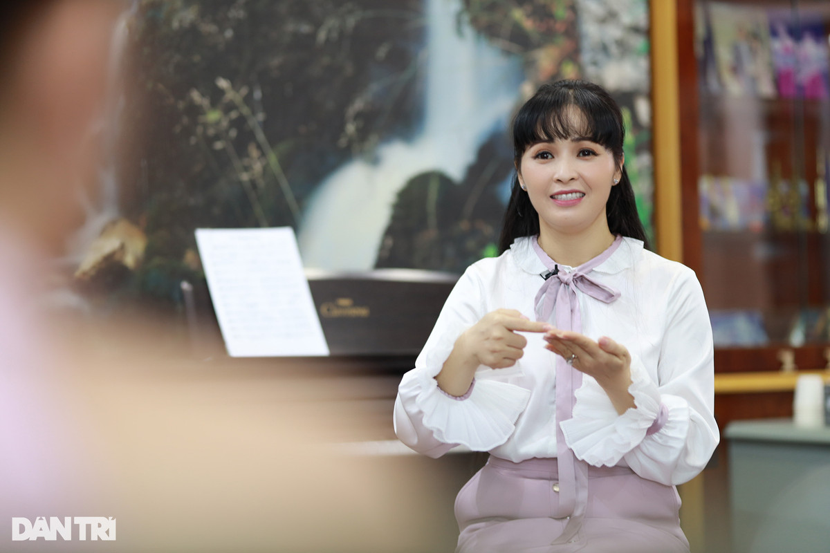 Trang Nhung: 'Toi phien khi bi noi lay chong dai gia'