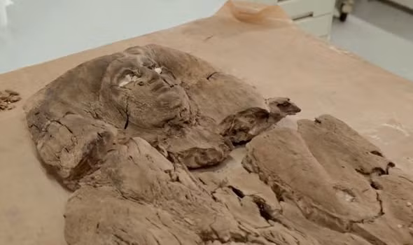 Ky bi xac uop my nhan “nam nham” trong mo Pharaoh Ai Cap