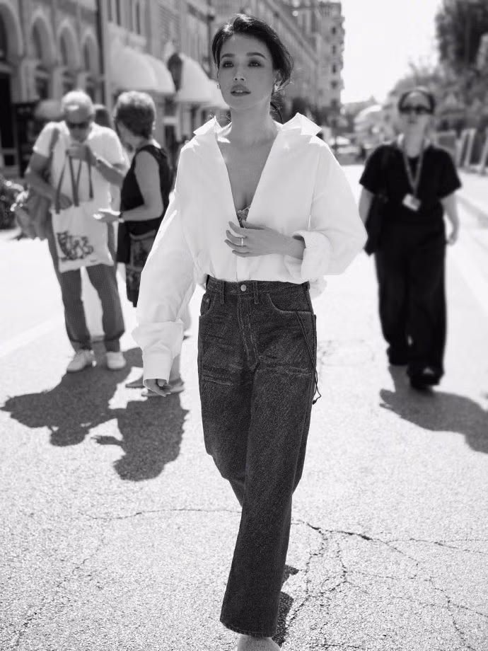 Thư Kỳ rạng ngời giữa đường phố Venice.