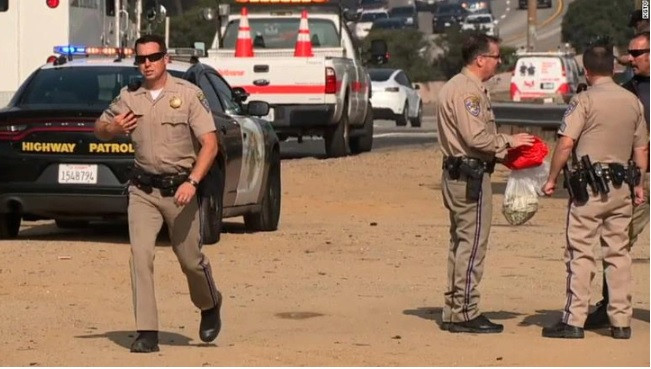 Vào ngày 19/11/2021, nhiều người chứng kiến "cơn mưa tiền" xảy ra trên đường cao tốc ở thành phố San Diego, bang California, Mỹ. Khi ấy, cửa một xe bọc thép bất ngờ bật mở, các túi tiền văng ra ngoài khiến các tờ tiền (chủ yếu là tờ 1 USD và 20 USD) bay khắp một khu vực rộng lớn.