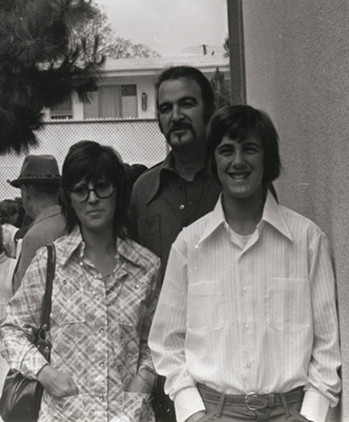 Cụ thể, vào năm 1969, ca sĩ kiêm nhạc sĩ Jim Sullivan đã thu âm và cho phát hành album đầu tay có tên UFO (Vật thể bay không xác định của người ngoài hành tinh).