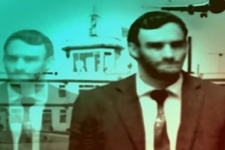 Nguyên nhân là bởi người đàn ông bí ẩn này xuất trình hộ chiếu có ghi người này đến từ quốc gia Taured. Dù nhân viên tra soát mọi thông tin và bản đồ thế giới nhưng vẫn không tìm được quốc gia nào như vậy.