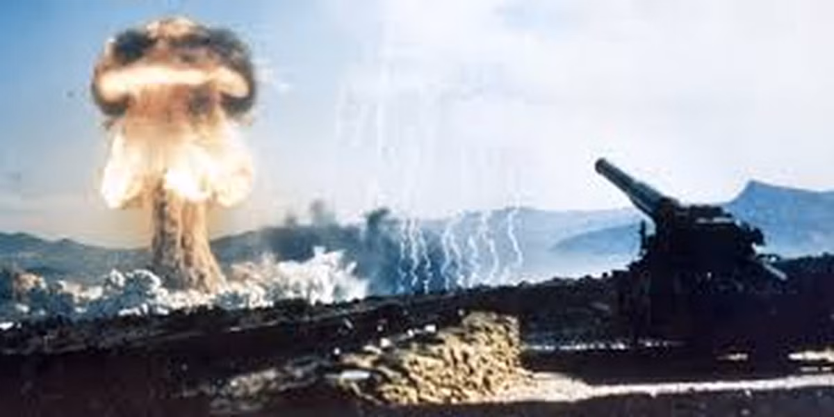 Để "hạ nhiệt" căng thẳng với Liên Xô, Tổng thống Mỹ Ronald Reagan ra lệnh rút các vũ khí hạng nặng, bao gồm tên lửa hạt nhân để tránh châm ngòi cho Thế chiến 3 nổ ra.