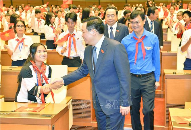 Toàn cảnh phiên họp giả định "Quốc hội trẻ em" lần thứ nhất Toan canh phien hop gia dinh