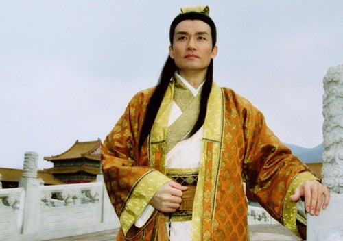 Tương truyền, khi còn sống, Gia Cát Lượng đã viết một quyển sách ghi chép lại những tri thức, kinh nghiệm mà ông đúc kết được trong suốt cuộc đời. Sau khi qua đời, cuốn sách được tùy táng cùng với Khổng Minh trong mộ cổ.