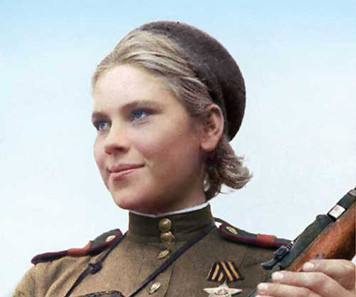 Sau khi Đức quốc xã bất ngờ tấn công xâm lược Liên Xô hồi tháng 6/1941, chế độ miễn học phí cấp hai bị bãi bỏ, Shanina gặp khó khăn trong việc học tiếp. Để trang trải cuộc sống, Shanina làm việc tại một trường mẫu giáo địa phương với hy vọng sẽ trở thành giáo viên trong tương lai.