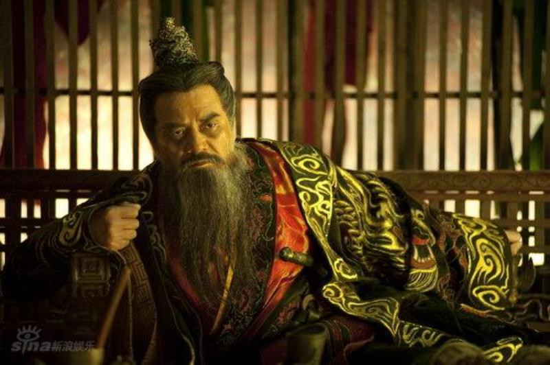 Theo các ghi chép, vua Hạp Lư rất yêu kiếm. Do đó, trong suốt cuộc đời, ông hoàng nhà Ngô đã sưu tầm được rất nhiều thanh kiếm quý, hiếm. Trong số những bảo kiếm mà vua Hạp Lư sở hữu có Ngư Trường và Mạc Tà.