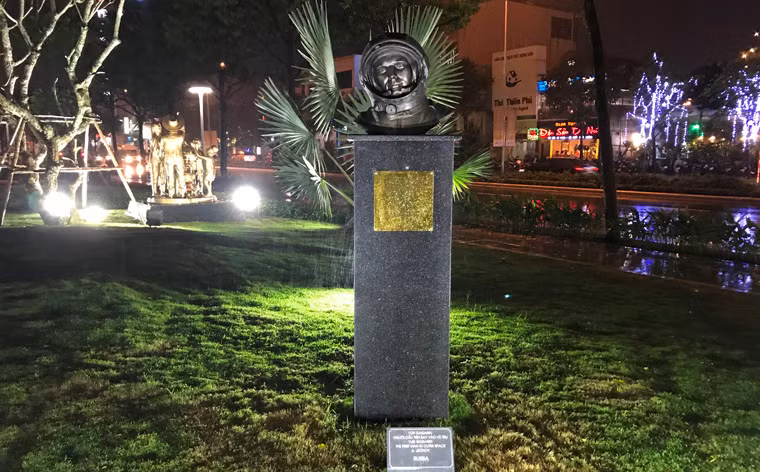 Tượng của nước Nga về người đầu tiên bay vào vũ trụ - Yuri Gagarin.