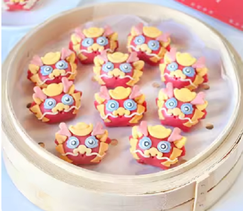 Tùy vào từng loại nhân, bánh bao có nhiều ý nghĩa khác nhau. Trong số đó, loại nhân chứa đồng tiền, lạc, hạt kê, nhãn, đường viên,... rất phổ biến.