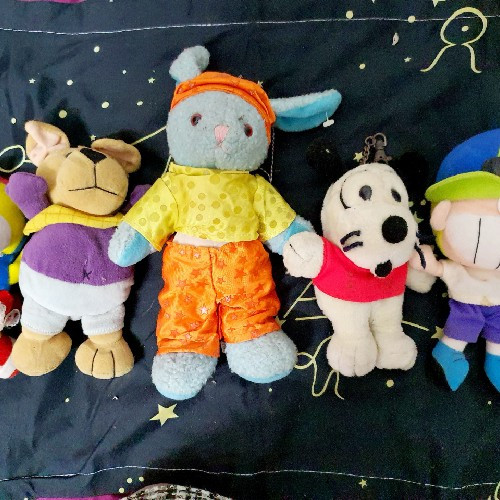 Đồ chơi nhồi bông cũ của bé. Đồ chơi nhồi bông là một trong những món đồ tiềm ẩn nguy cơ sức khỏe, cần đặc biệt quan tâm khi dọn nhà để đón Tết. Thật vậy, đồ chơi nhồi bông dùng lâu rất dễ bám bẩn, trở thành nơi trú ngụ lý tưởng của vi khuẩn. Nếu không vệ sinh sạch sẽ, trẻ chơi sẽ hít vi khuẩn vào người, ảnh hưởng không tốt.