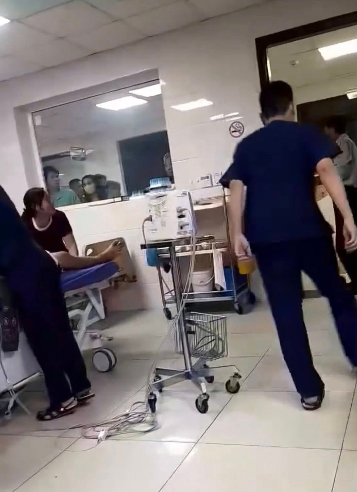 Triệu tập người đạp vào bụng điều dưỡng khi đang cấp cứu - Hình 2 Trieu tap nguoi dap vao bung dieu duong khi dang cap cuu-Hinh-2