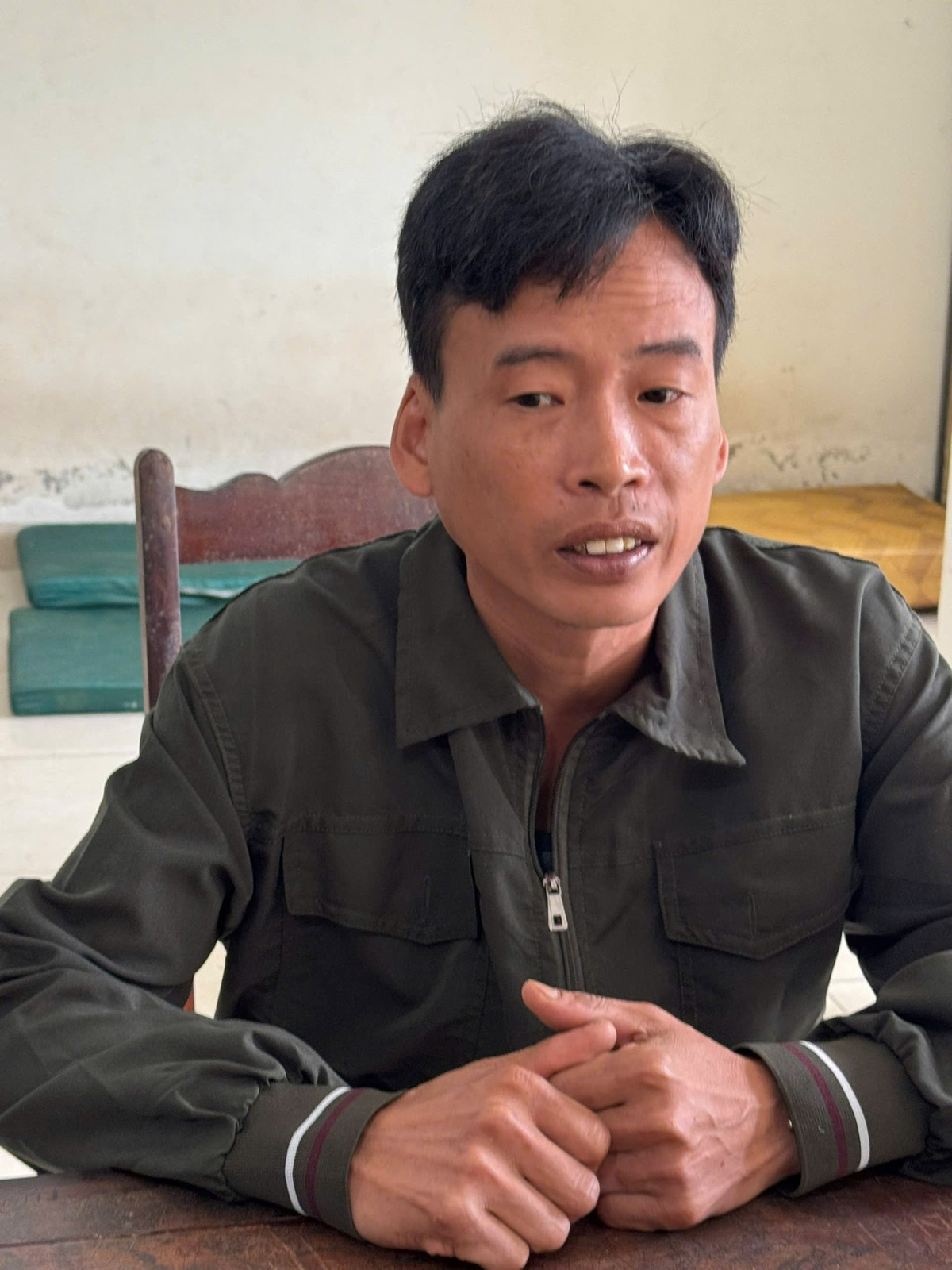 Triệu tập người đạp vào bụng điều dưỡng khi đang cấp cứu Trieu tap nguoi dap vao bung dieu duong khi dang cap cuu