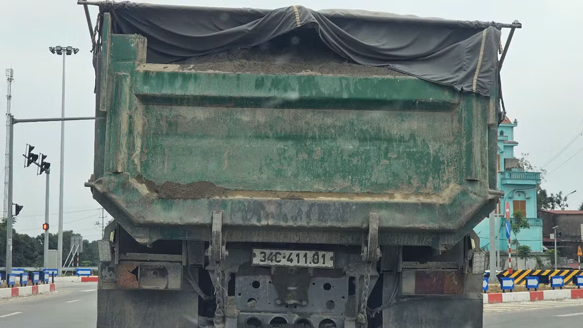 Hai Duong: San lap du an khu dan cu, xe tai “oanh tac” duong 392B-Hinh-6