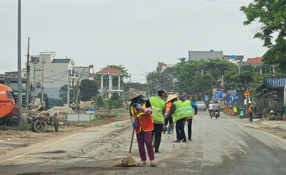 Hai Duong: San lap du an khu dan cu, xe tai “oanh tac” duong 392B-Hinh-12