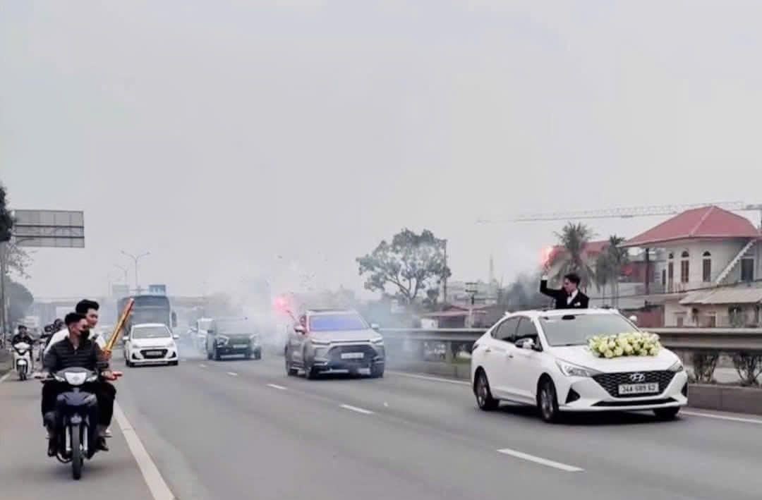 Hải Dương: Xử lý xe đám cưới vi phạm giao thông trên quốc lộ 5 Hai Duong: Xu ly xe dam cuoi vi pham giao thong tren quoc lo 5