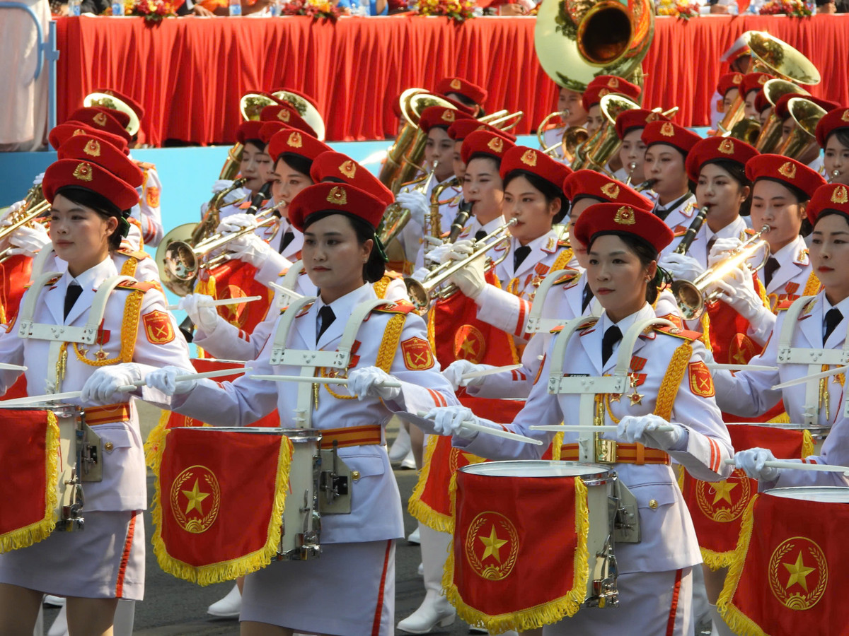 Khối nữ Quân nhạc: Trong cuộc đấu tranh giải phóng dân tộc, thống nhất đất nước, những âm thanh rộn rã, hào hùng của các chiến sĩ Quân nhạc như tiếng kèn xung trận, tiếp thêm sức mạnh, thôi thúc quân và dân ta anh dũng chiến đấu và chiến thắng mọi kẻ thù xâm lược.