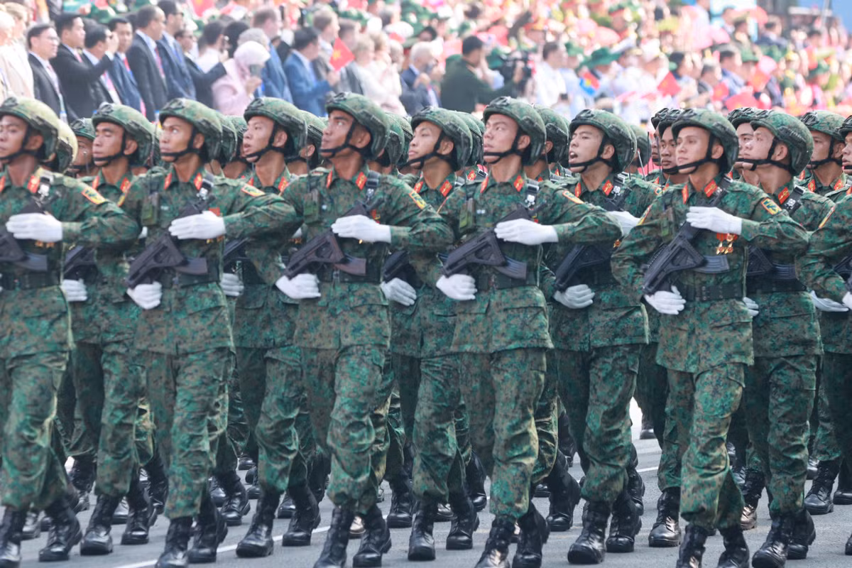  Khối Chiến sĩ Tác chiến điện tử: Được hình thành và phát triển từ các cuộc kháng chiến chống ngoại xâm, bảo vệ Tổ quốc. Trong giai đoạn hiện nay, Tác chiến điện tử được tiến thẳng lên hiện đại, xây dựng lực lượng “tinh, gọn, mạnh”. 