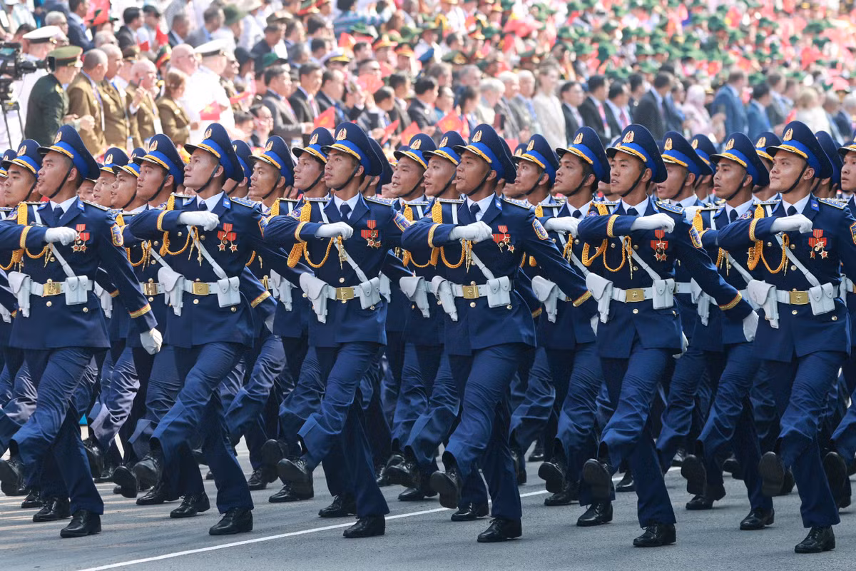  Khối Sĩ quan Cảnh sát biển: Cảnh sát biển Việt Nam - Lực lượng chuyên trách của Nhà nước, làm nòng cốt duy trì, thực thi pháp luật, bảo vệ an ninh quốc gia; giữ gìn trật tự an toàn và đấu tranh với các loại tội phạm, vi phạm pháp luật trên biển; góp phần bảo vệ vững chắc độc lập, chủ quyền biển, đảo của Tổ quốc. 