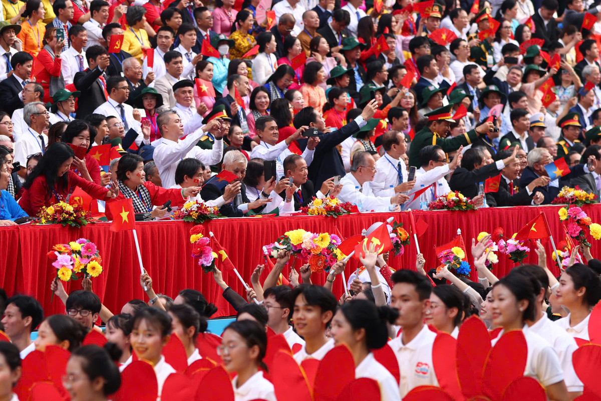 Trực tiếp: Diễu binh, diễu hành kỷ niệm 50 năm ngày thống nhất đất nước - Hình 41 Truc tiep: Dieu binh, dieu hanh ky niem 50 nam ngay thong nhat dat nuoc-Hinh-41