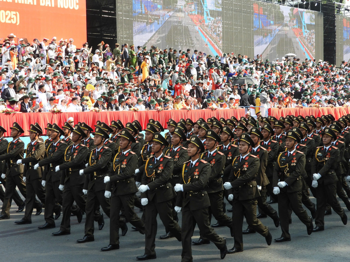 Trực tiếp: Diễu binh, diễu hành kỷ niệm 50 năm ngày thống nhất đất nước - Hình 21 Truc tiep: Dieu binh, dieu hanh ky niem 50 nam ngay thong nhat dat nuoc-Hinh-21