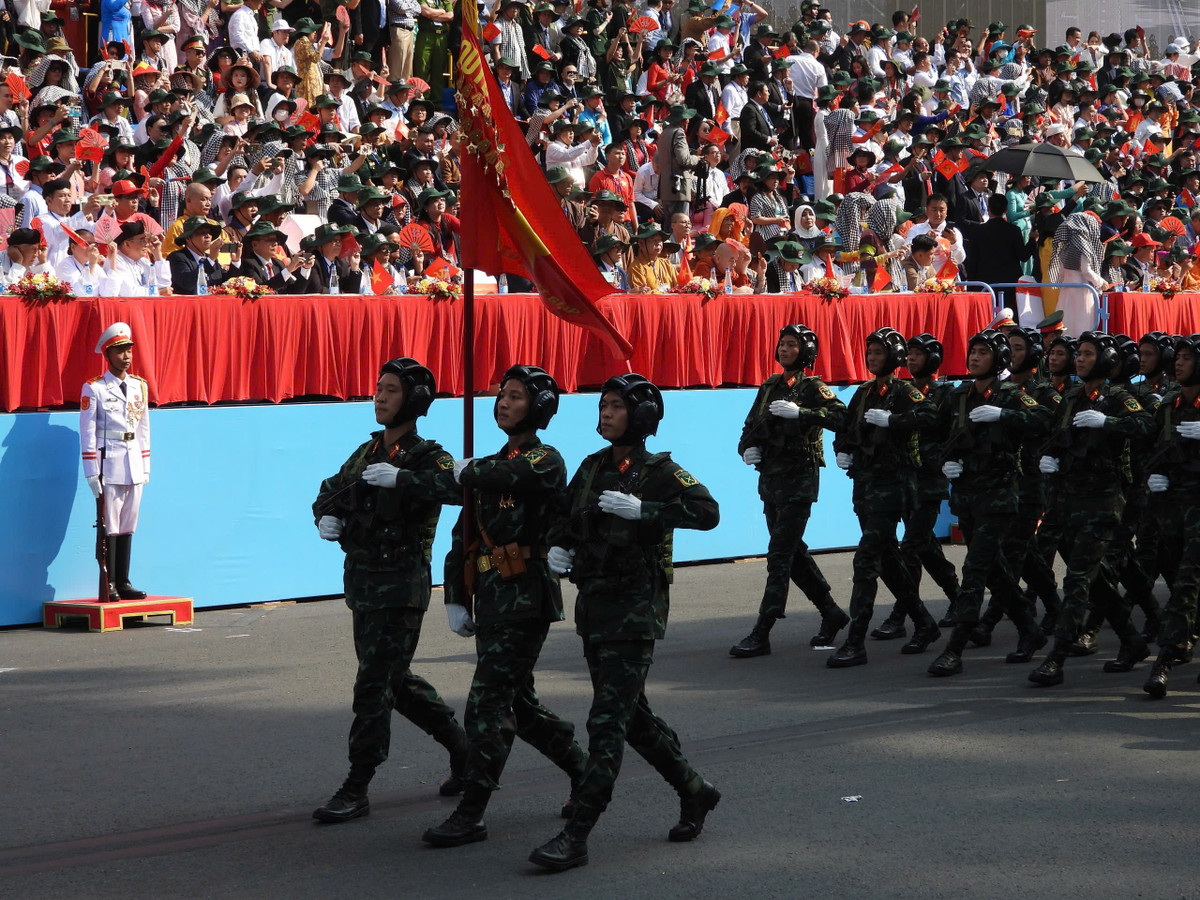 Trực tiếp: Diễu binh, diễu hành kỷ niệm 50 năm ngày thống nhất đất nước - Hình 31 Truc tiep: Dieu binh, dieu hanh ky niem 50 nam ngay thong nhat dat nuoc-Hinh-31