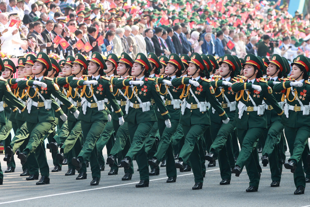 Trực tiếp: Diễu binh, diễu hành kỷ niệm 50 năm ngày thống nhất đất nước - Hình 36 Truc tiep: Dieu binh, dieu hanh ky niem 50 nam ngay thong nhat dat nuoc-Hinh-36