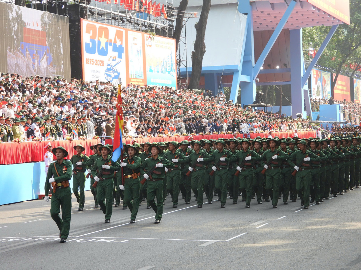 Trực tiếp: Diễu binh, diễu hành kỷ niệm 50 năm ngày thống nhất đất nước - Hình 46 Truc tiep: Dieu binh, dieu hanh ky niem 50 nam ngay thong nhat dat nuoc-Hinh-46