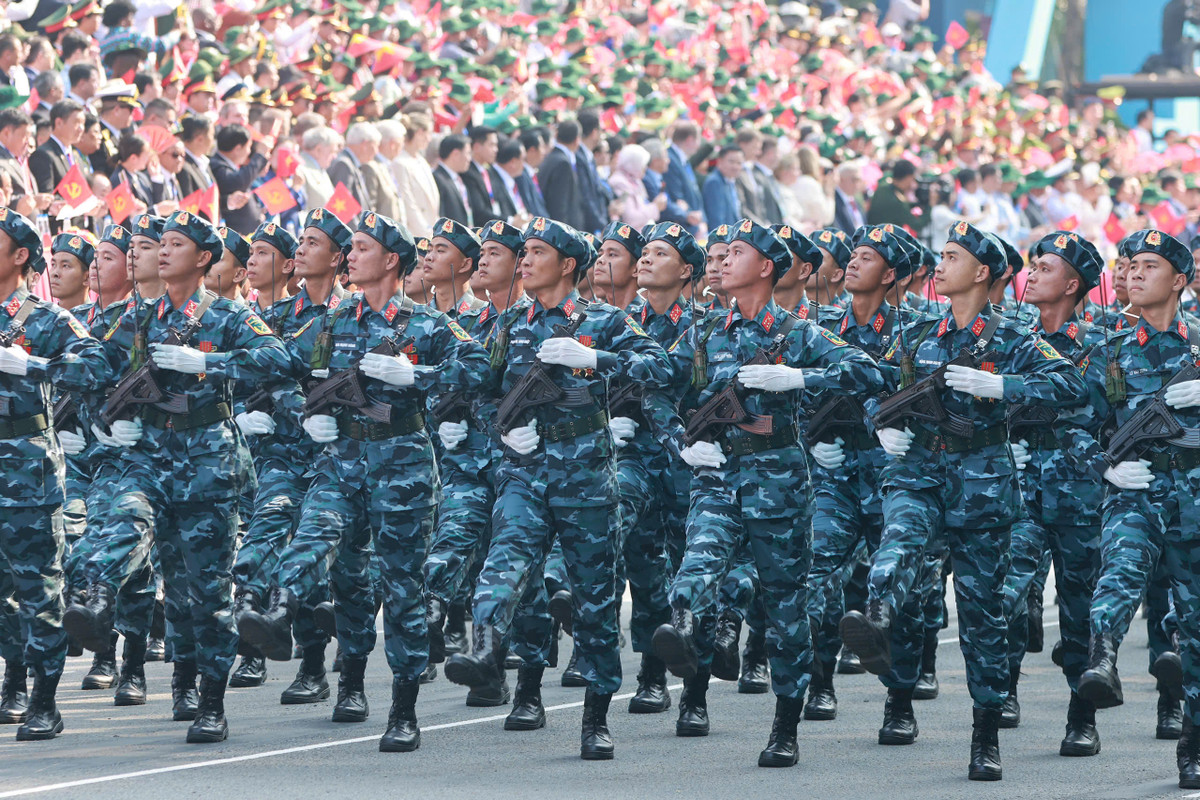 Trực tiếp: Diễu binh, diễu hành kỷ niệm 50 năm ngày thống nhất đất nước - Hình 34 Truc tiep: Dieu binh, dieu hanh ky niem 50 nam ngay thong nhat dat nuoc-Hinh-34