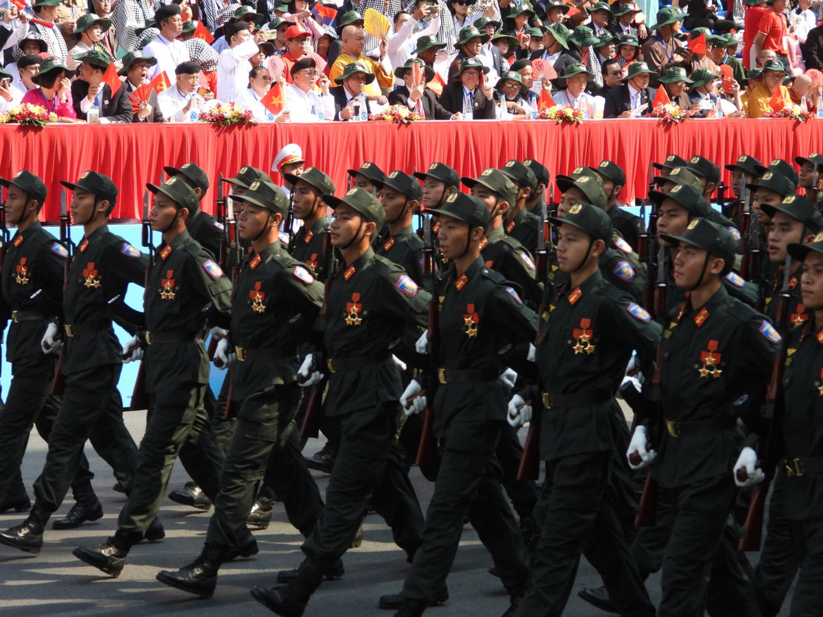 Trực tiếp: Diễu binh, diễu hành kỷ niệm 50 năm ngày thống nhất đất nước - Hình 10 Truc tiep: Dieu binh, dieu hanh ky niem 50 nam ngay thong nhat dat nuoc-Hinh-10