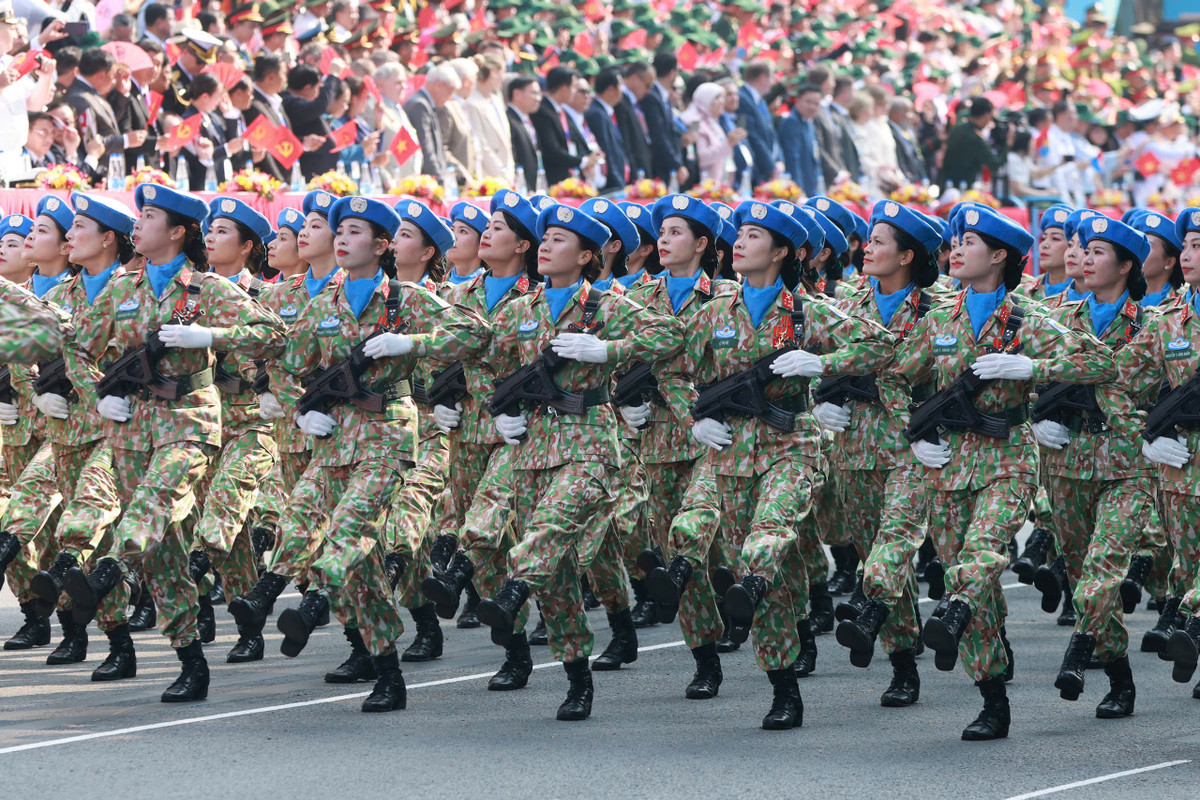Trực tiếp: Diễu binh, diễu hành kỷ niệm 50 năm ngày thống nhất đất nước - Hình 33 Truc tiep: Dieu binh, dieu hanh ky niem 50 nam ngay thong nhat dat nuoc-Hinh-33