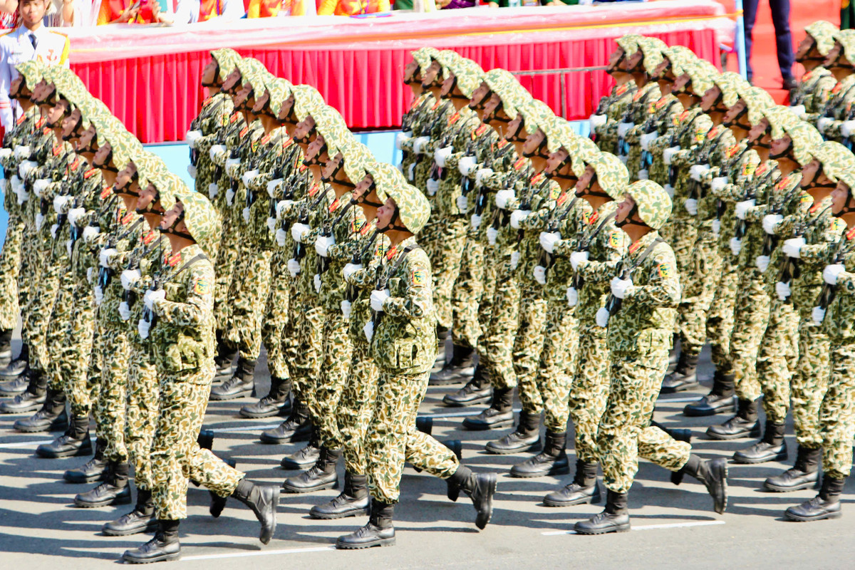 Trực tiếp: Diễu binh, diễu hành kỷ niệm 50 năm ngày thống nhất đất nước - Hình 30 Truc tiep: Dieu binh, dieu hanh ky niem 50 nam ngay thong nhat dat nuoc-Hinh-30