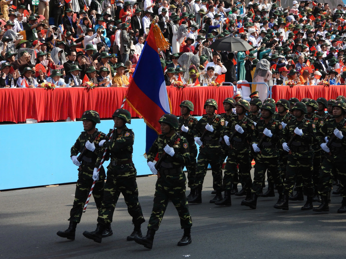 Trực tiếp: Diễu binh, diễu hành kỷ niệm 50 năm ngày thống nhất đất nước - Hình 27 Truc tiep: Dieu binh, dieu hanh ky niem 50 nam ngay thong nhat dat nuoc-Hinh-27