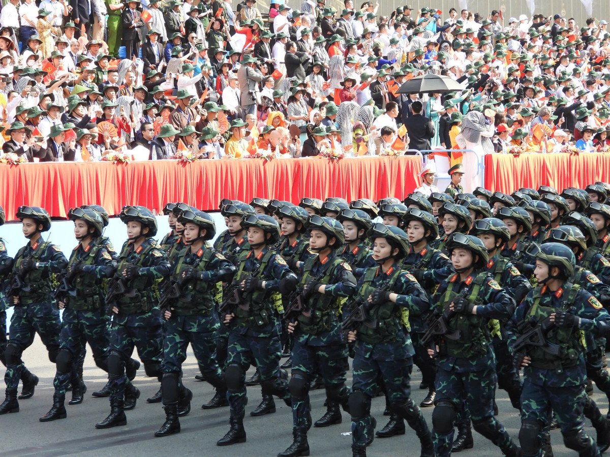 Trực tiếp: Diễu binh, diễu hành kỷ niệm 50 năm ngày thống nhất đất nước - Hình 29 Truc tiep: Dieu binh, dieu hanh ky niem 50 nam ngay thong nhat dat nuoc-Hinh-29