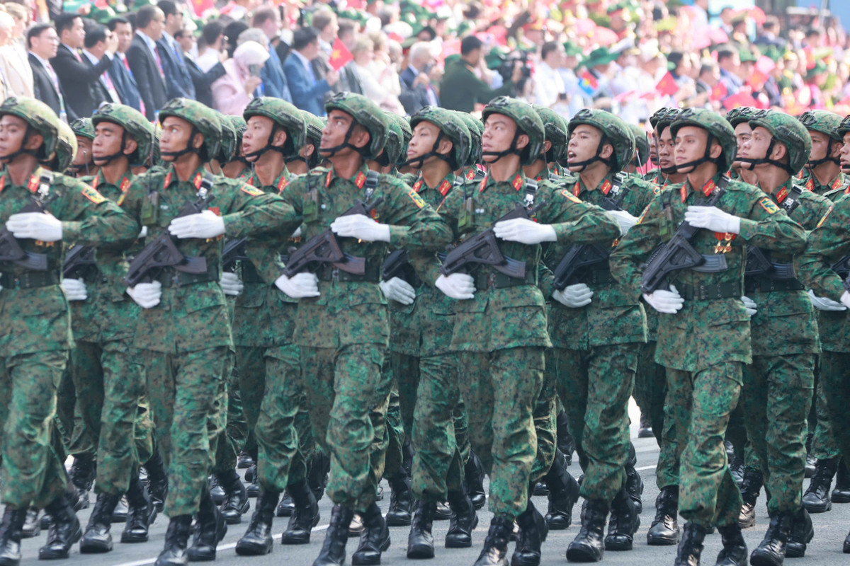 Trực tiếp: Diễu binh, diễu hành kỷ niệm 50 năm ngày thống nhất đất nước - Hình 35 Truc tiep: Dieu binh, dieu hanh ky niem 50 nam ngay thong nhat dat nuoc-Hinh-35