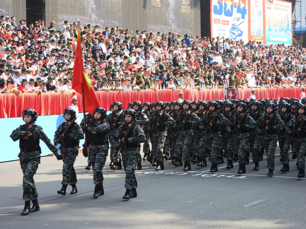 Trực tiếp: Diễu binh, diễu hành kỷ niệm 50 năm ngày thống nhất đất nước - Hình 11 Truc tiep: Dieu binh, dieu hanh ky niem 50 nam ngay thong nhat dat nuoc-Hinh-11