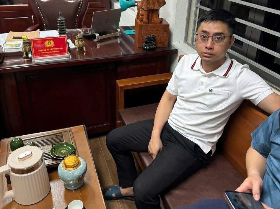 Bùi Đình Khánh là một trong 5 nghi can mua bán, vận chuyển trái phép chất ma túy sử dụng vũ khí quân dụng tấn công lực lượng Công an tại Quảng Ninh tối 17/4, khiến một cán bộ Phòng Cảnh sát điều tra tội phạm về ma túy bị trúng đạn, hy sinh. 