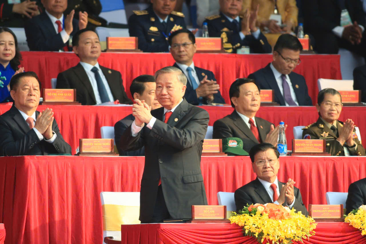 Trực tiếp: Diễu binh, diễu hành kỷ niệm 50 năm ngày thống nhất đất nước - Hình 30 Truc tiep: Dieu binh, dieu hanh ky niem 50 nam ngay thong nhat dat nuoc-Hinh-30