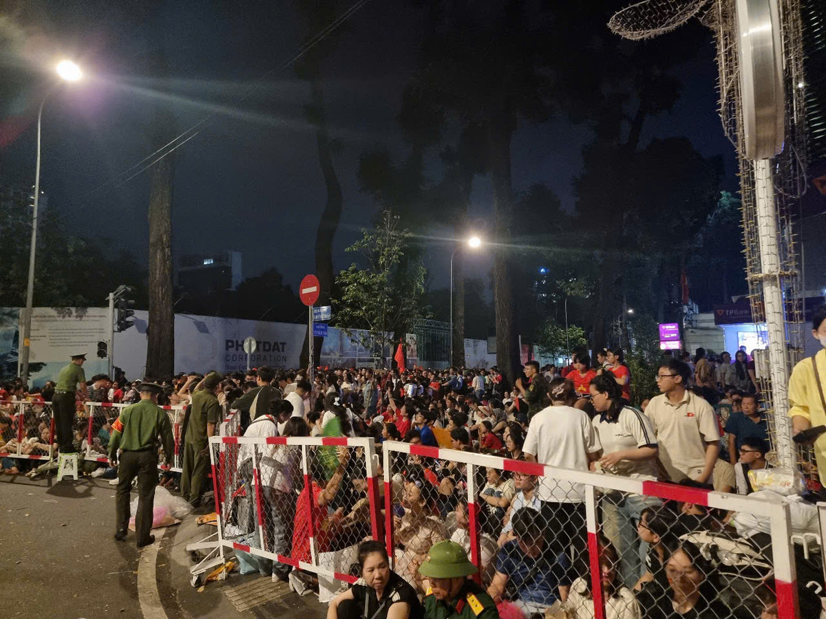 Trực tiếp: Diễu binh diễu hành kỷ niệm 50 năm ngày thống nhất đất nước - Hình 50 Truc tiep: Dieu binh dieu hanh ky niem 50 nam ngay thong nhat dat nuoc-Hinh-50