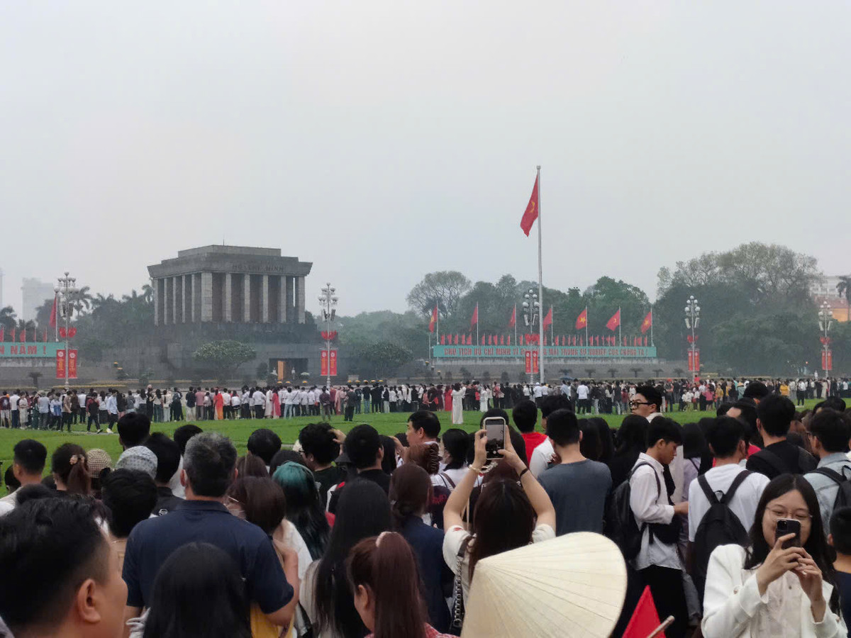 Trực tiếp: Diễu binh diễu hành kỷ niệm 50 năm ngày thống nhất đất nước - Hình 36 Truc tiep: Dieu binh dieu hanh ky niem 50 nam ngay thong nhat dat nuoc-Hinh-36