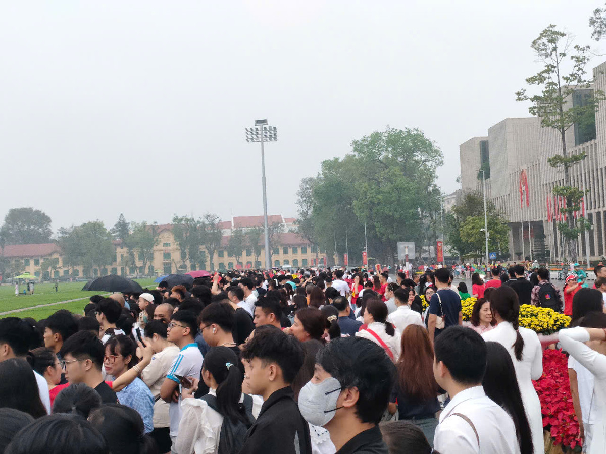 Trực tiếp: Diễu binh diễu hành kỷ niệm 50 năm ngày thống nhất đất nước - Hình 35 Truc tiep: Dieu binh dieu hanh ky niem 50 nam ngay thong nhat dat nuoc-Hinh-35