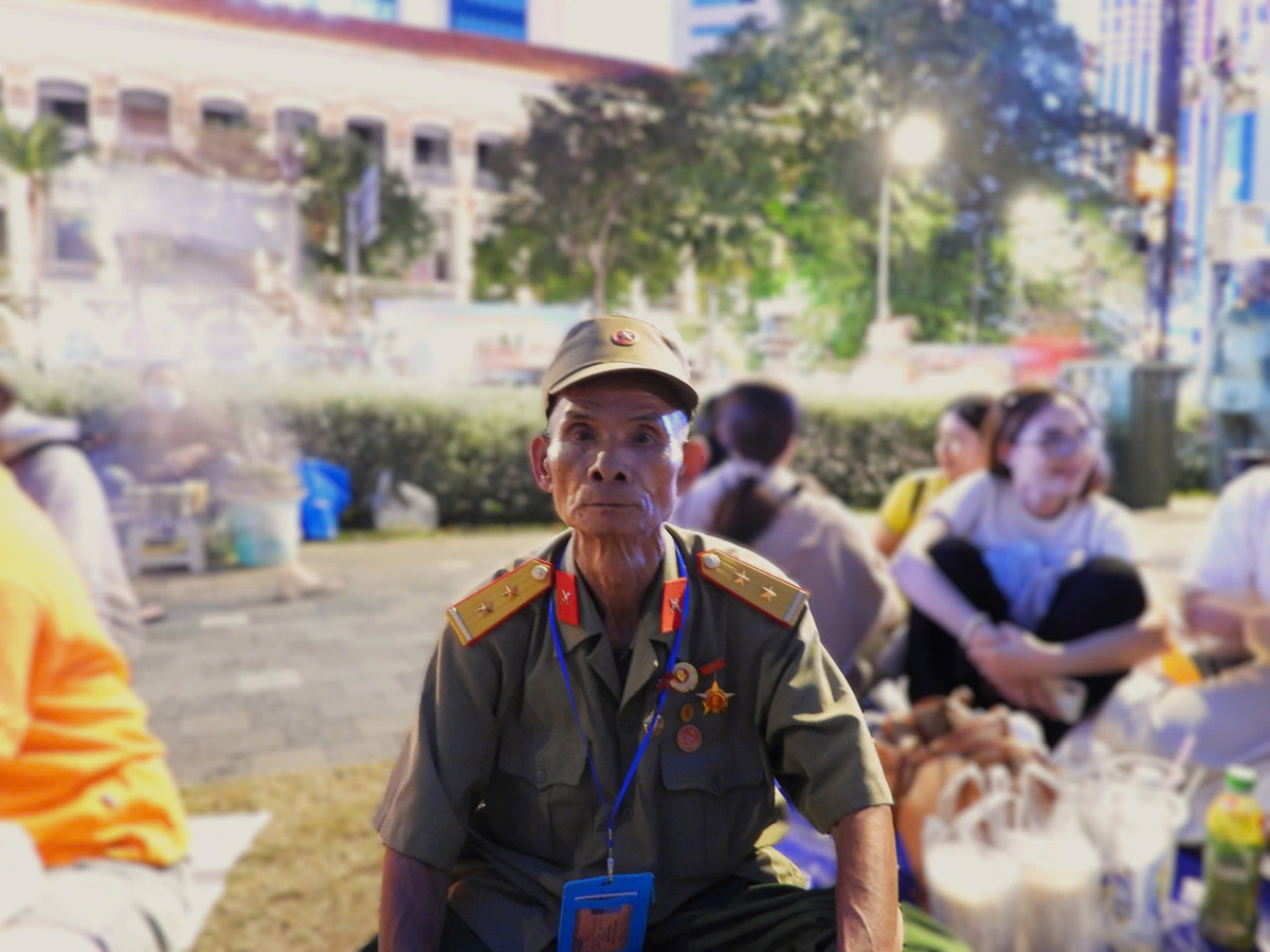 Trực tiếp: Diễu binh diễu hành kỷ niệm 50 năm ngày thống nhất đất nước - Hình 43 Truc tiep: Dieu binh dieu hanh ky niem 50 nam ngay thong nhat dat nuoc-Hinh-43