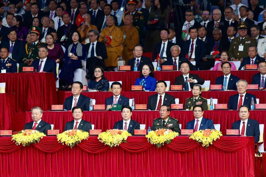 Trực tiếp: Diễu binh diễu hành kỷ niệm 50 năm ngày thống nhất đất nước - Hình 28 Truc tiep: Dieu binh dieu hanh ky niem 50 nam ngay thong nhat dat nuoc-Hinh-28