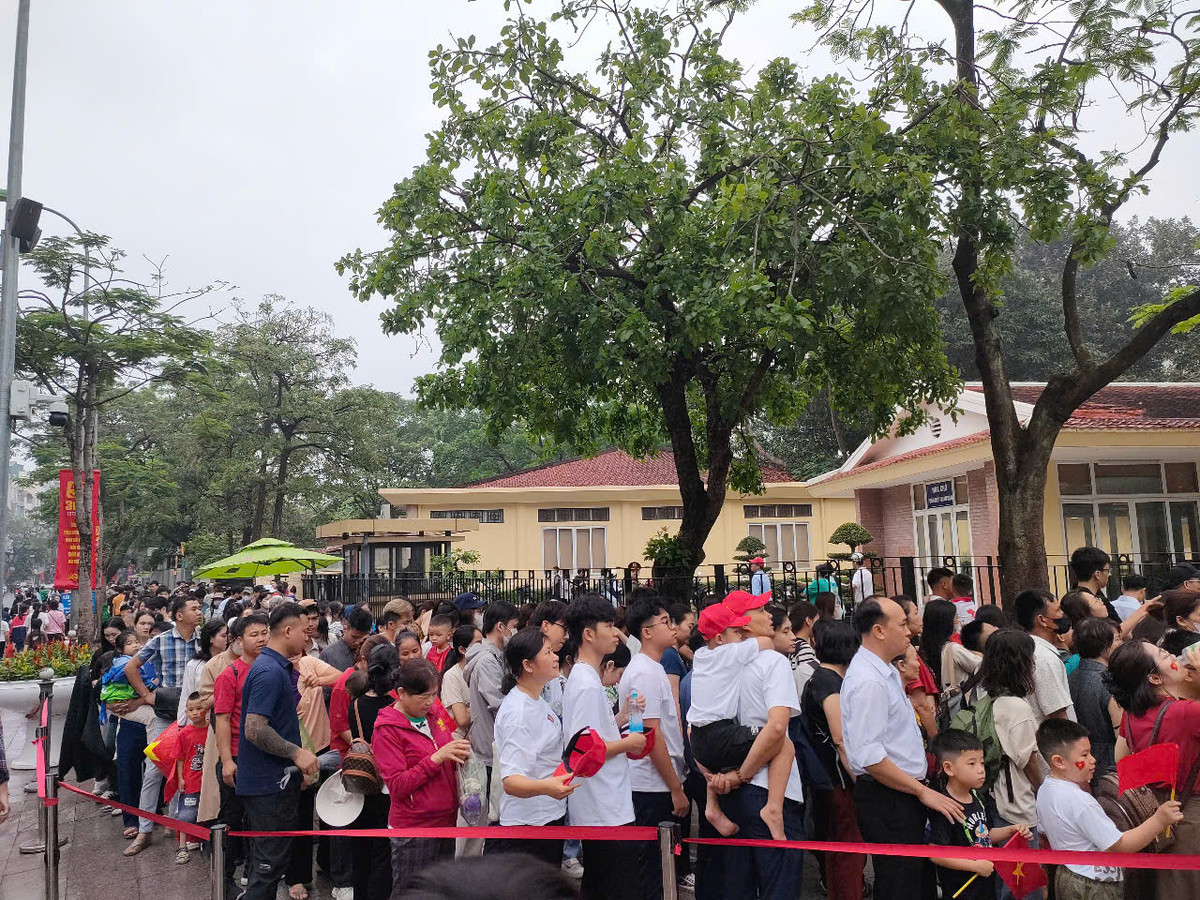 Trực tiếp: Diễu binh diễu hành kỷ niệm 50 năm ngày thống nhất đất nước - Hình 34 Truc tiep: Dieu binh dieu hanh ky niem 50 nam ngay thong nhat dat nuoc-Hinh-34