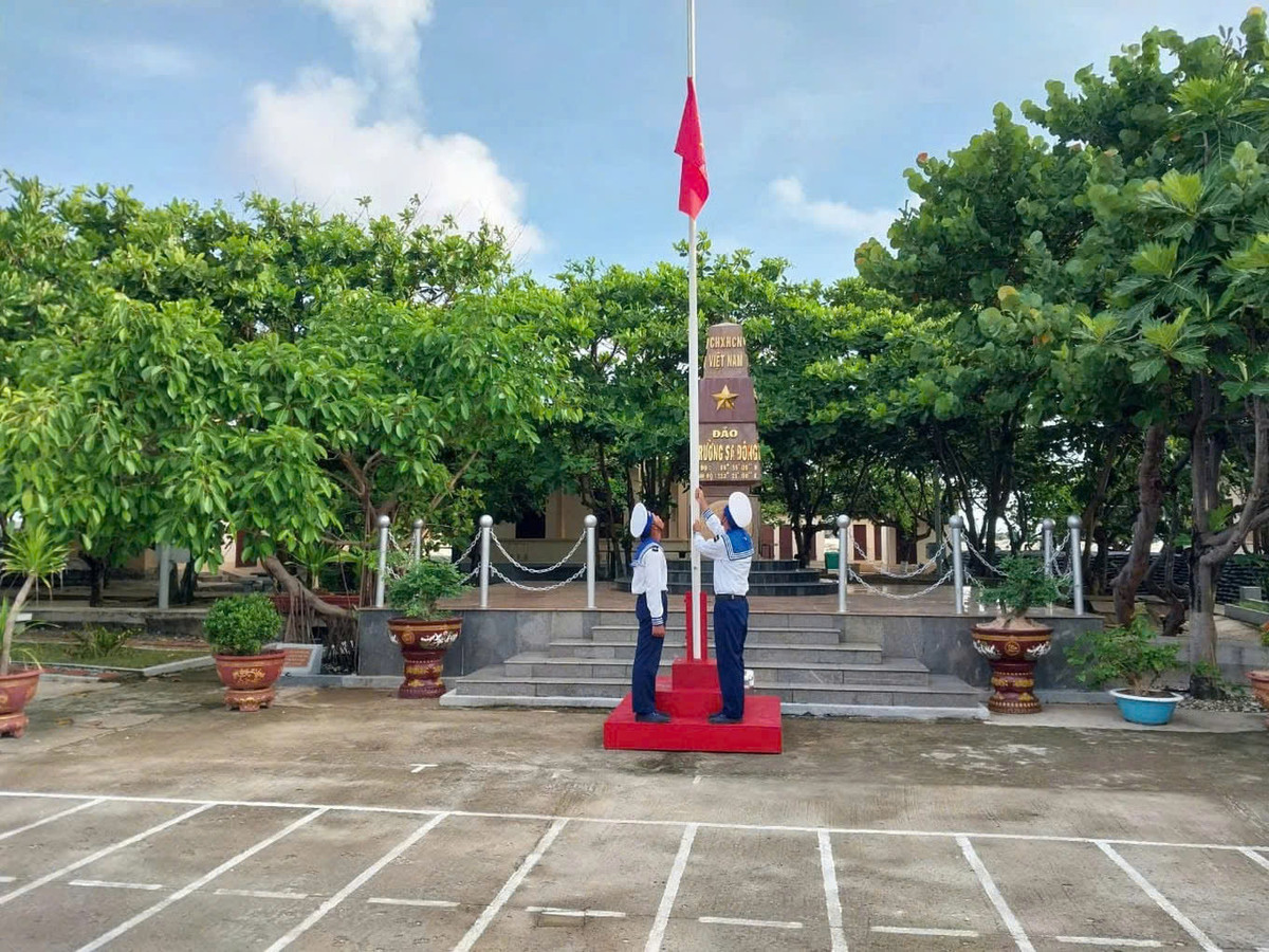 Trực tiếp: Diễu binh diễu hành kỷ niệm 50 năm ngày thống nhất đất nước - Hình 23 Truc tiep: Dieu binh dieu hanh ky niem 50 nam ngay thong nhat dat nuoc-Hinh-23