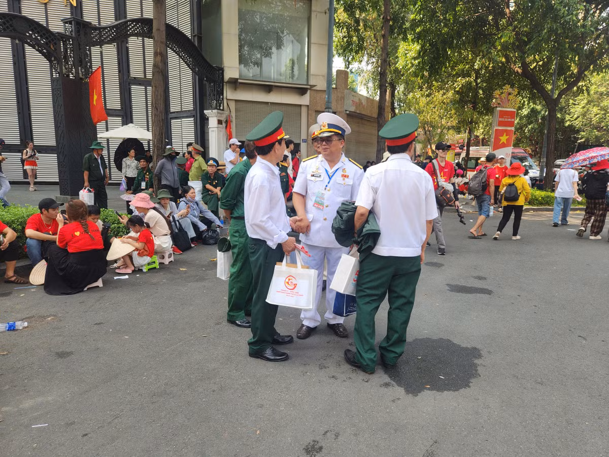 Truc tiep: Dieu binh, dieu hanh ky niem 50 nam ngay thong nhat dat nuoc-Hinh-13