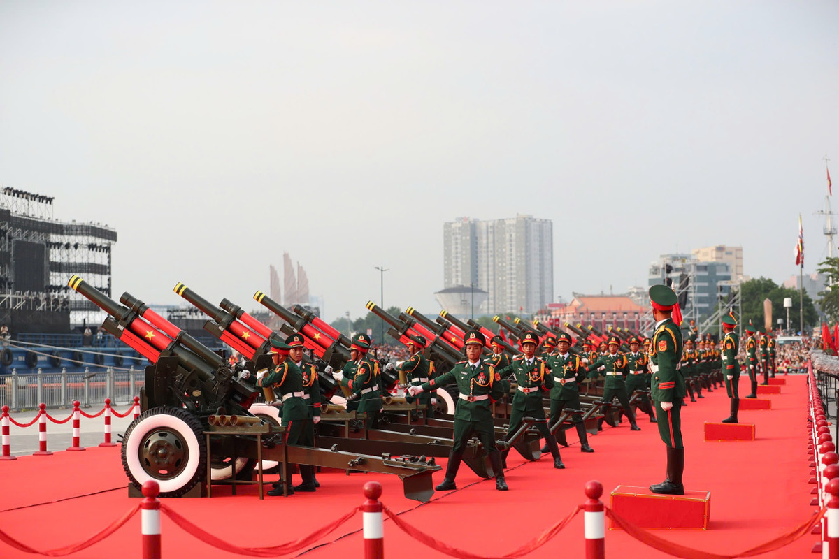 Trực tiếp: Diễu binh, diễu hành kỷ niệm 50 năm ngày thống nhất đất nước - Hình 26 Truc tiep: Dieu binh, dieu hanh ky niem 50 nam ngay thong nhat dat nuoc-Hinh-26